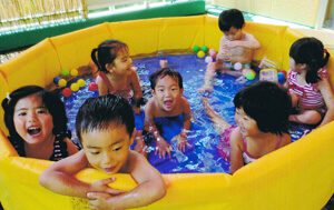 神戸幼稚園 夏期プール写真